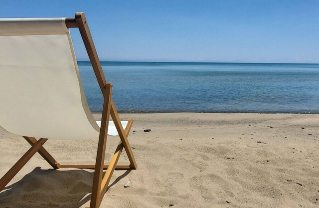 8 Cottages with - The Perfect Beachfront Property for LARGE groups