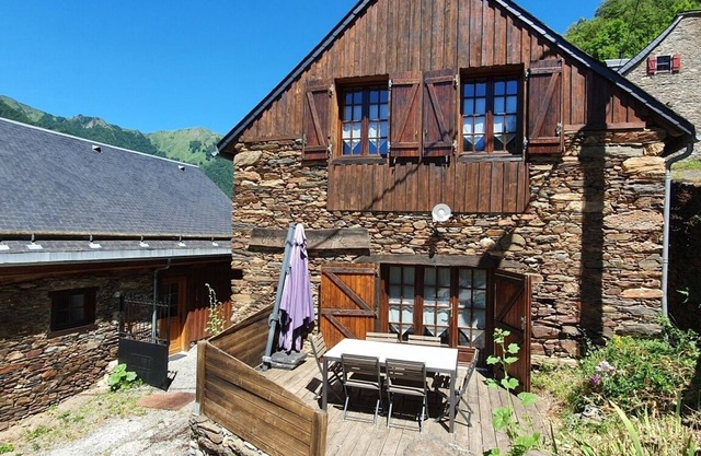 8 kilometers from Luchon - Gîte de la Boulotte, 3 Epis with swimming pool