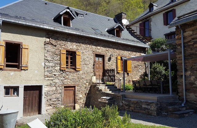 8 kilometers from Luchon - Gîte De La Prade 10 people, 3 Epis with swimming pool