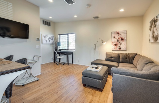 8 Mi to Dtwn Los Angeles: Apt w/Shared Yard!