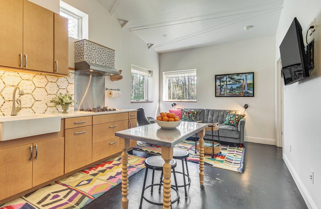 8 Mi to Ocean Springs: Rural Mississippi Retreat