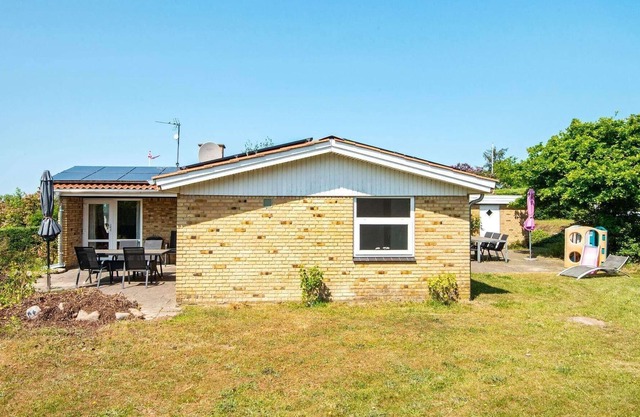 8 person holiday home in Allingåbro