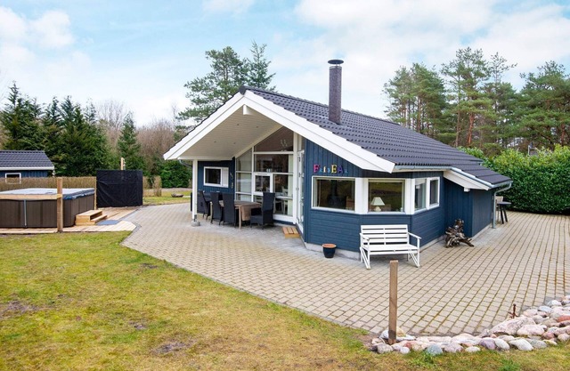 8 person holiday home in Ebeltoft-By Traum