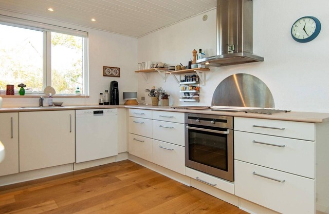 8 person holiday home in Grenaa