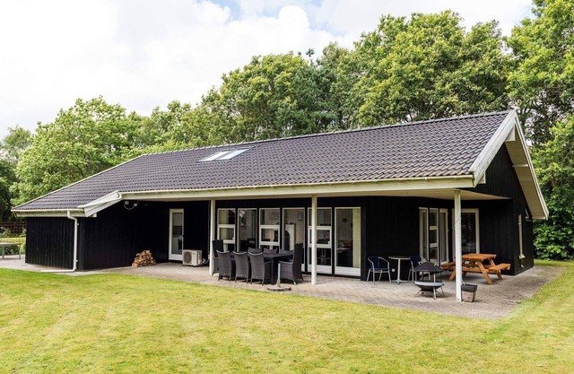 8 person holiday home in Oksbøl