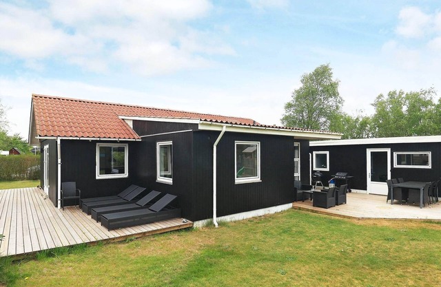 8 person holiday home in Ålbæk-By Traum