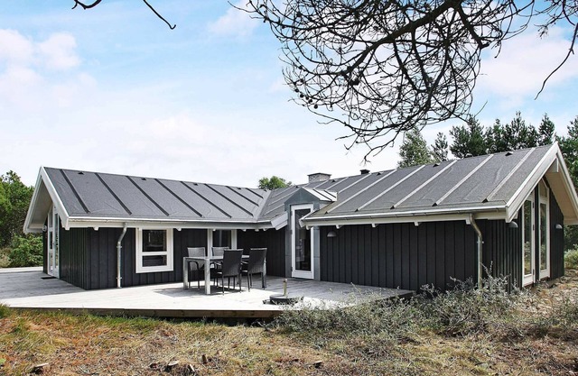 8 person holiday home in Ålbæk-By Traum