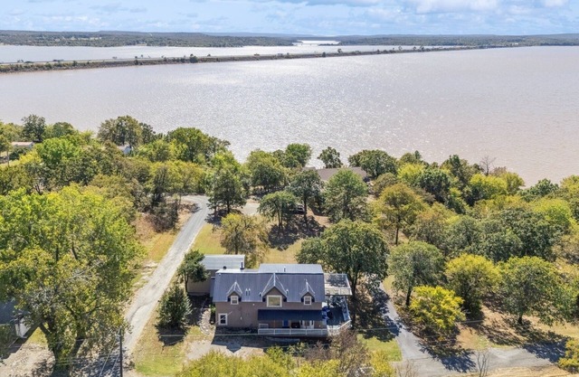 80’s Retro Themed Lakefront with Amazing Views Game Rm Open Cabin-Fiber WiFi