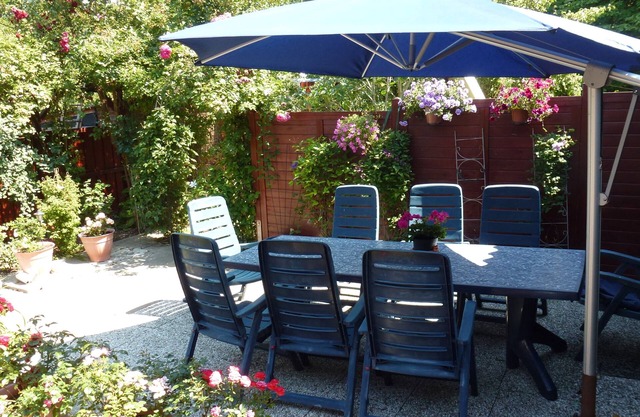 80sqm apartment with a separate entrance for 2-6 people - 10 minutes to the North Sea