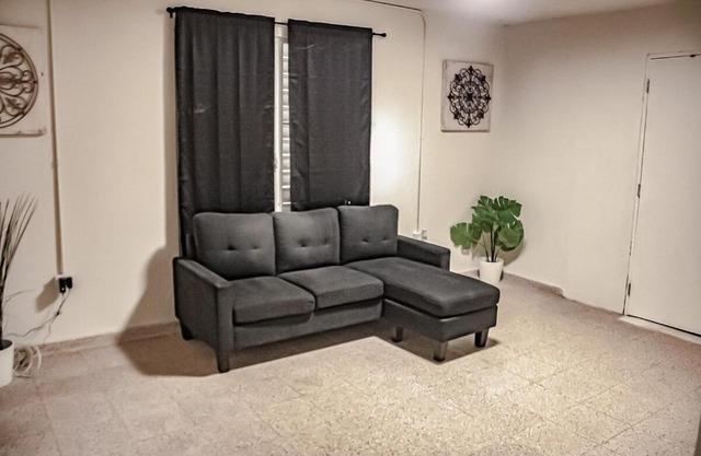 8BR Near Airport, Pool, Rooftop and Game Room