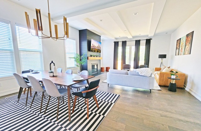 8BR Southend Walk to Everything Sleeps 20