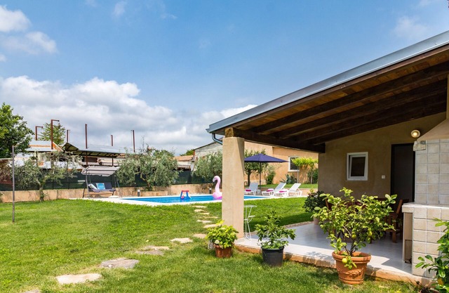 9 km from the sea, free Wi-Fi, barbecue, dishwasher, washing machine