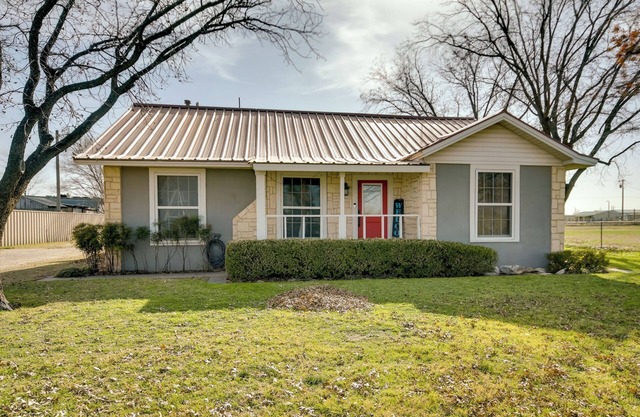 9 Mi to Downtown: Lubbock Home w/Yard