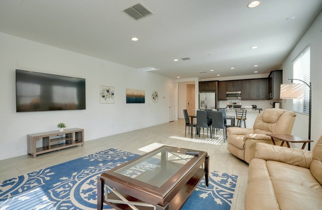 9 Mi to State Farm Stadium: Pet-Friendly Home!