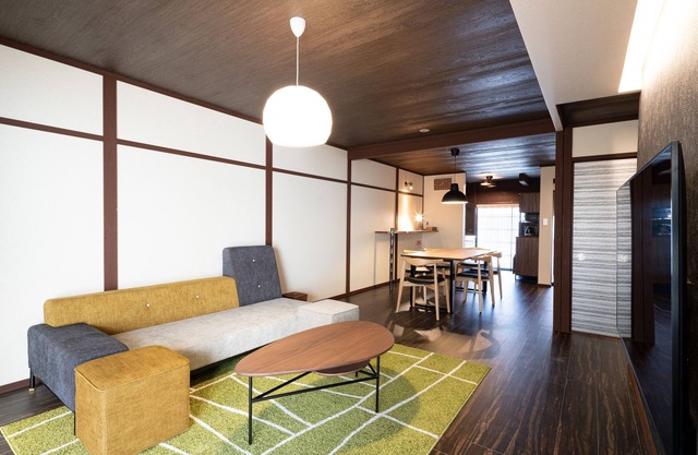 90 spare meter wide space ■ semi double bed■ 65 inch large internet television