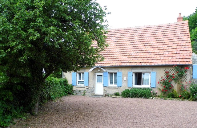 900m from the ponds of Baye and Vaux, comfortable house in centennial park