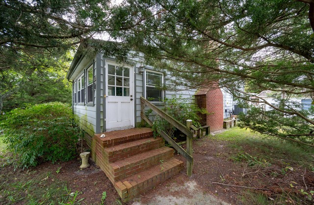 907 Bayshore - Large home in Broadkill. Just a block to the beach!