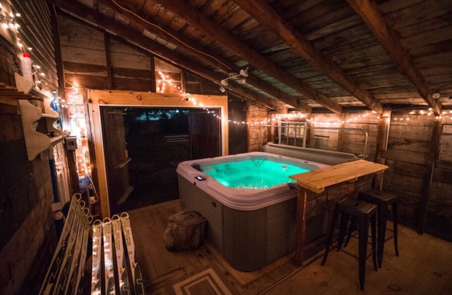 92 Full House · Otter Ski Club/In Village/Hot Tub/Outdoor space