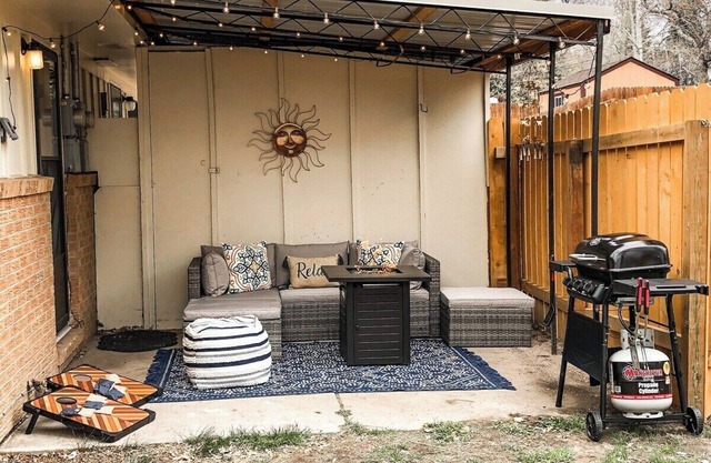 [ 950 Weekly /3250 Monthly Rate]n3BR/1BA + Pets + Pikes Peak Views + Near Parks