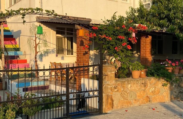 AĞA KONUK EVİ