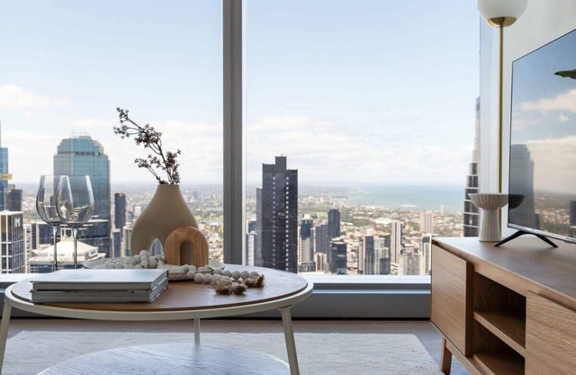 A 2BR Apt with Stunning City Views, FREE Parking