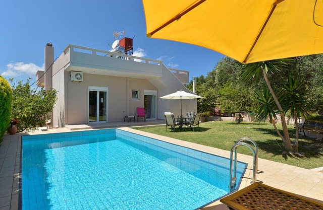 A 4 bedroom villa with private pool, 4km away from the beach