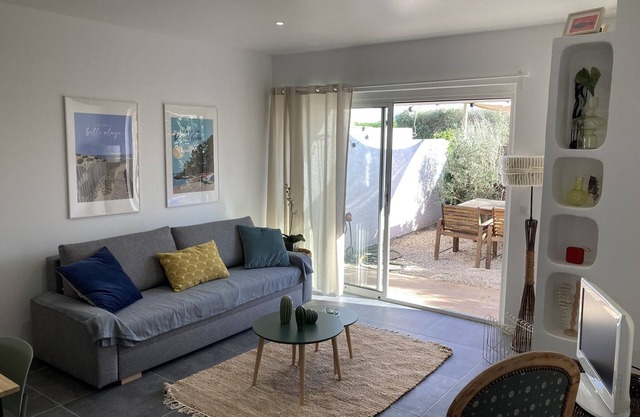 A 5-minute walk from the port! Apartment with garden