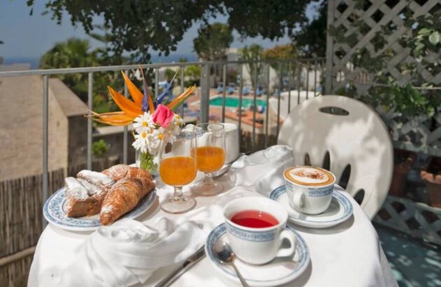 A 5-minute walk to the sea and the famous Poseidon Gardens.