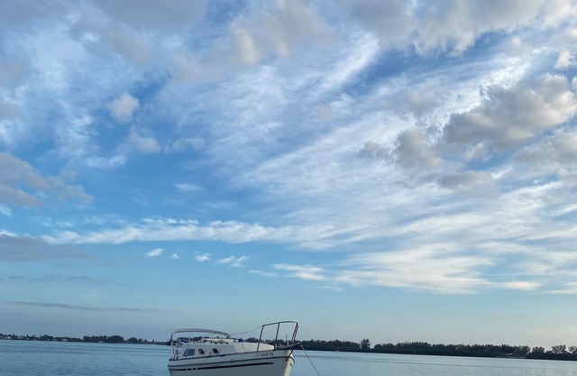 A Bay-watch adventure -like- house boat with WiFi and AC in Bradenton Beach