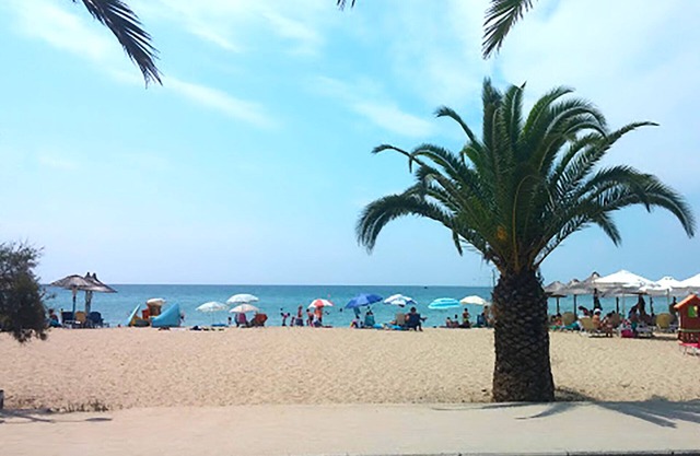 a beachfront villa at Moudania with 5 bedrooms for 10 guests