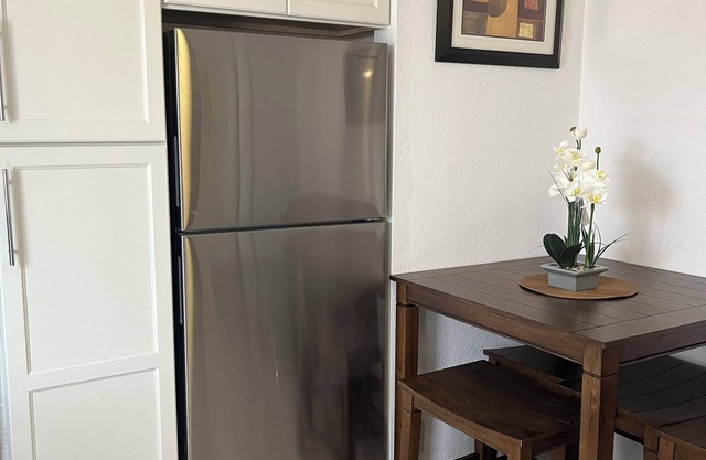 A beautiful 1-bed/1 bath with AC and WiFi in a nice neighbor in Coconut Creek.