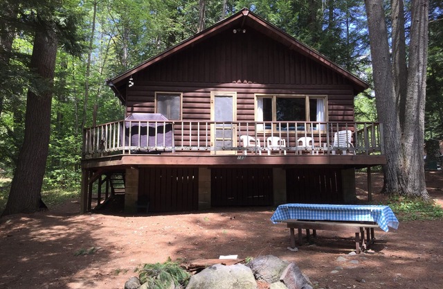 A beautiful lake view cabin on Friends Lake