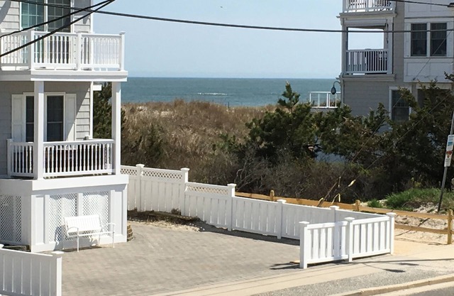 A Beautiful Large 4 Bedroom Home With Spectacular Beach Views