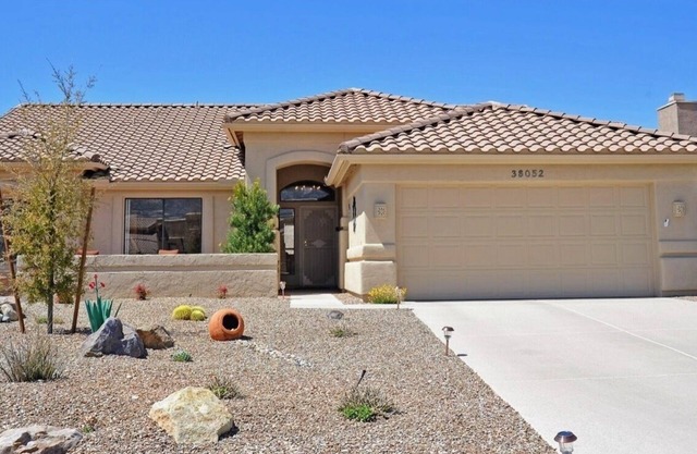 A beautifully appointed, one level southwest style home Saddlebrooke Arizonan