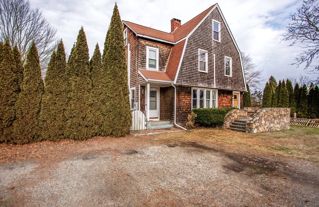 A/C, Sleeps 12 Short Drive to Beach