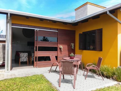 A Casa Amarela - conforto e tranquilidade próximo ao mar