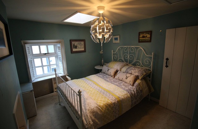 A charming and cosy cottage, centrally located on Bridge Street.