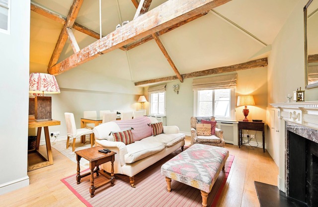 A Classic Mews Home in a Perfect Westminster Location.
