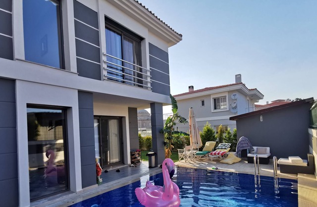 A comfortable villa with pool in Cesme VillaAtasoy