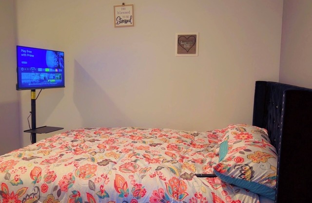 A comfy Unique 1-bedroom with WiFi, T.V and jack & jill bathroom