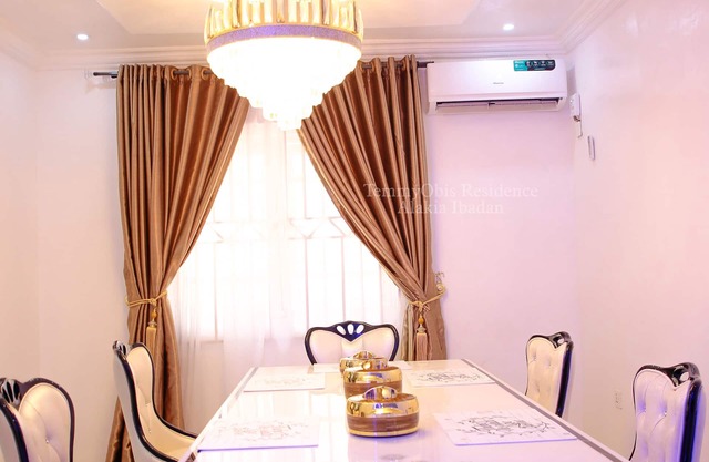 A Cosy 5 bedroom, 2 living-room 2 kitchen and 6 bathroom available for short let