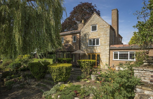 A delightful end of terrace house, set within the pretty town of Bidford-on-Avon