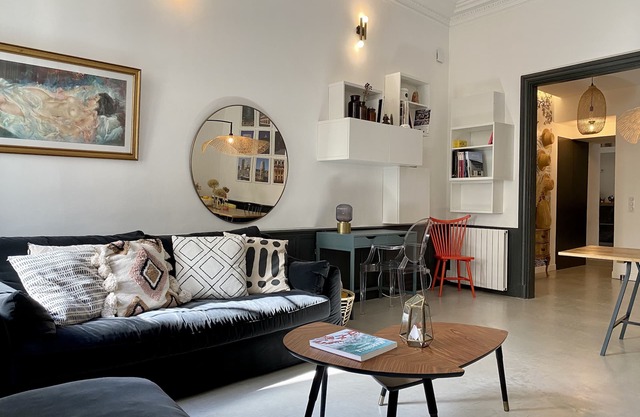 A Deux pas du Cours Julien, Appartement Avec Patio