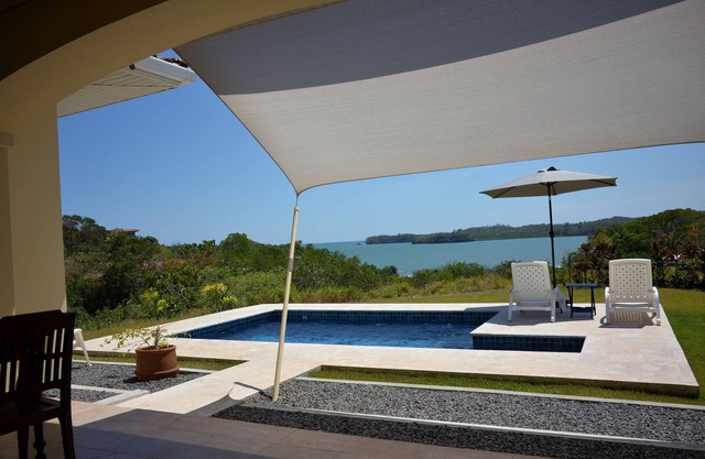 A entire beach house in front of the Pacific for nature-loving families!