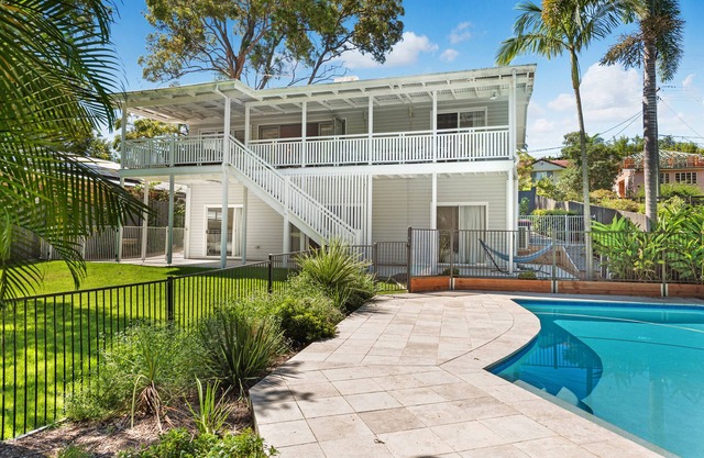 A Family Affair ~ 4 Bed/2.5Bath/Pool ~ Morningside