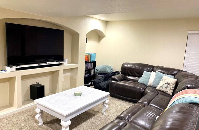 A few minutes from the Air Force Academy and Fox Run Park with Hot Tub
