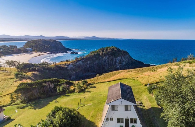 A Frame - 3 bedroom beachfront home