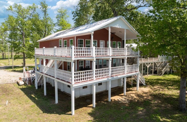 A Gem on the Beautiful Tennessee River: Perfect for gatherings and Retreats