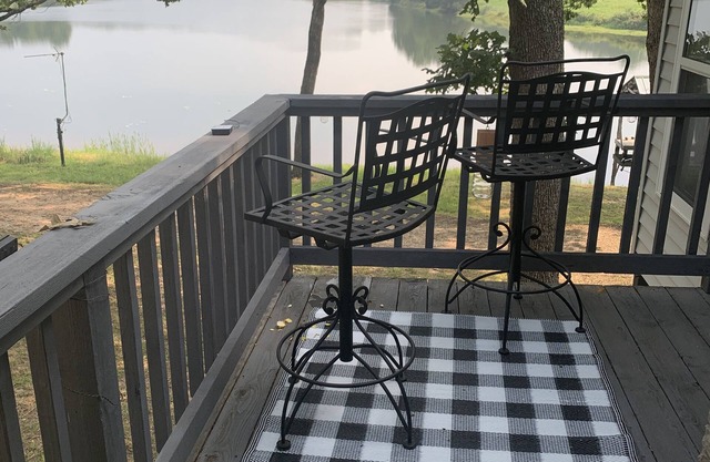 A Great Escape Lake Front Cottage on Waters Edge