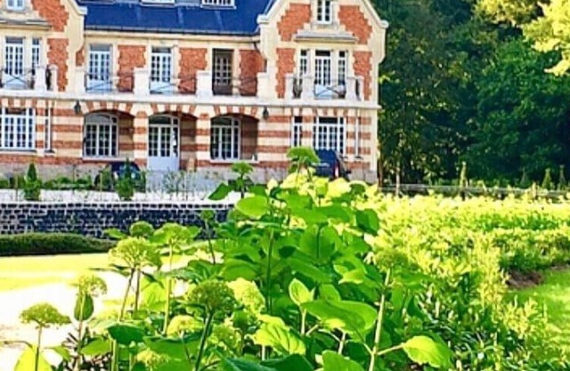 A guesthouse at the castle in the heart of the Artois countryside